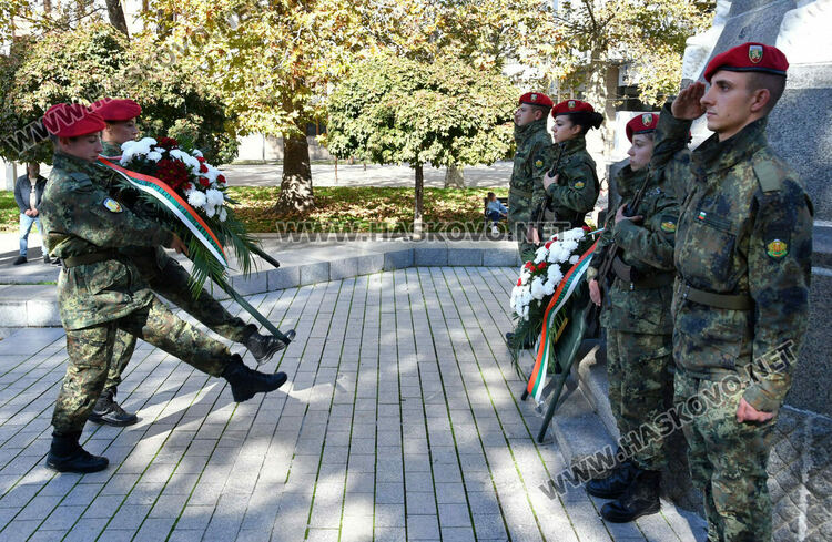 Заупокойна молитва за загиналите воини отслужиха пред паметника на Незнайния воин