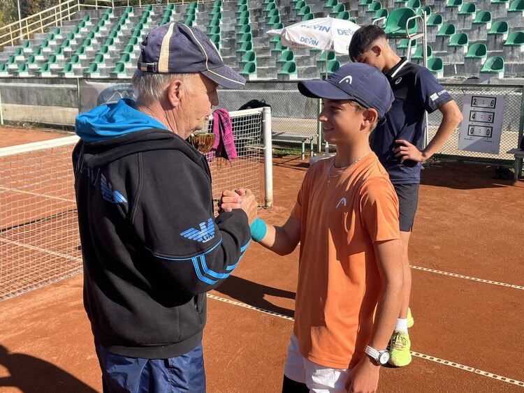 Бруно Дженев и Симона Попова триумфираха на тенис турнира в Хасково