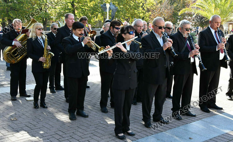 Заупокойна молитва за загиналите воини отслужиха пред паметника на Незнайния воин
