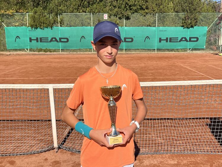 Бруно Дженев и Симона Попова триумфираха на тенис турнира в Хасково