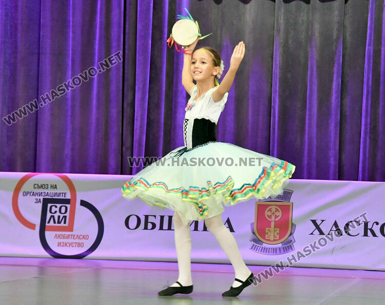 Над 500 деца показват таланти на Арт фестивала „Фантазия“ 