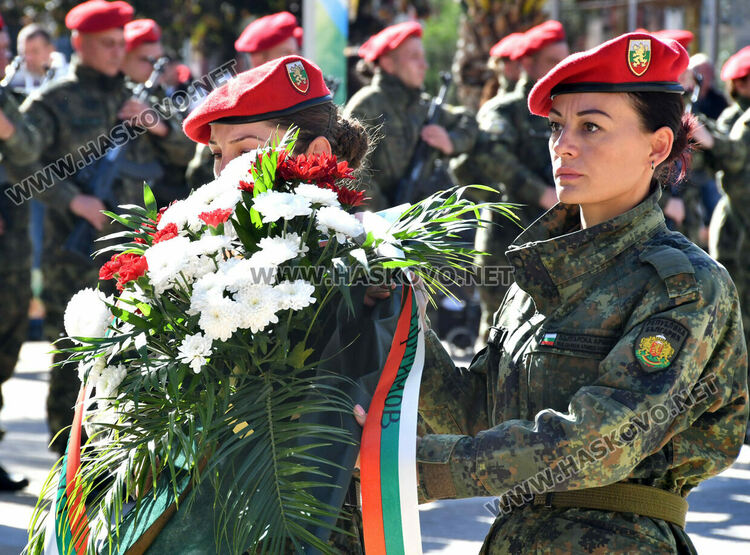 Заупокойна молитва за загиналите воини отслужиха пред паметника на Незнайния воин
