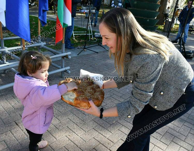 Заупокойна молитва за загиналите воини отслужиха пред паметника на Незнайния воин