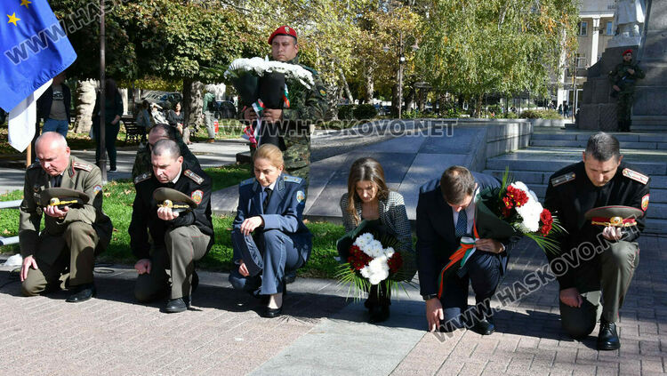 Заупокойна молитва за загиналите воини отслужиха пред паметника на Незнайния воин
