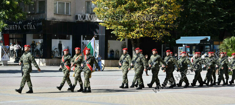 Заупокойна молитва за загиналите воини отслужиха пред паметника на Незнайния воин