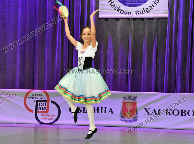 Над 500 деца показват таланти на Арт фестивала „Фантазия“ 