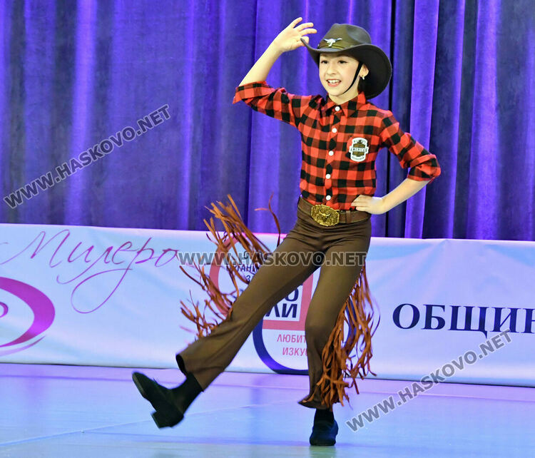 Над 500 деца показват таланти на Арт фестивала „Фантазия“ 