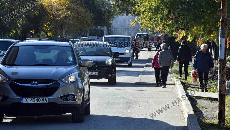 Архангелова задушница е! Почитаме паметта на мъртвите си близки