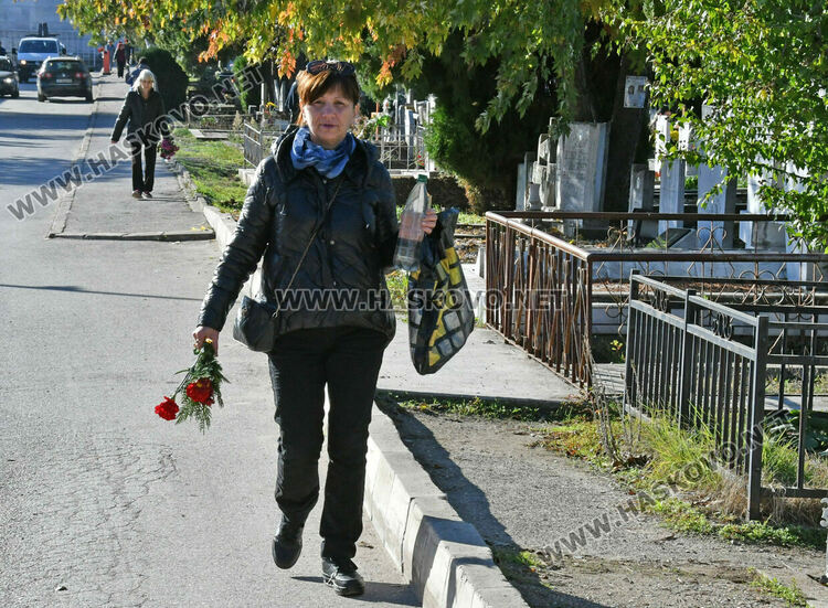 Архангелова задушница е! Почитаме паметта на мъртвите си близки 