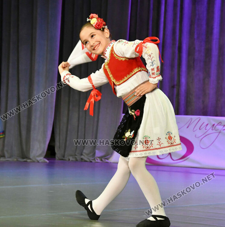 Над 500 деца показват таланти на Арт фестивала „Фантазия“ 