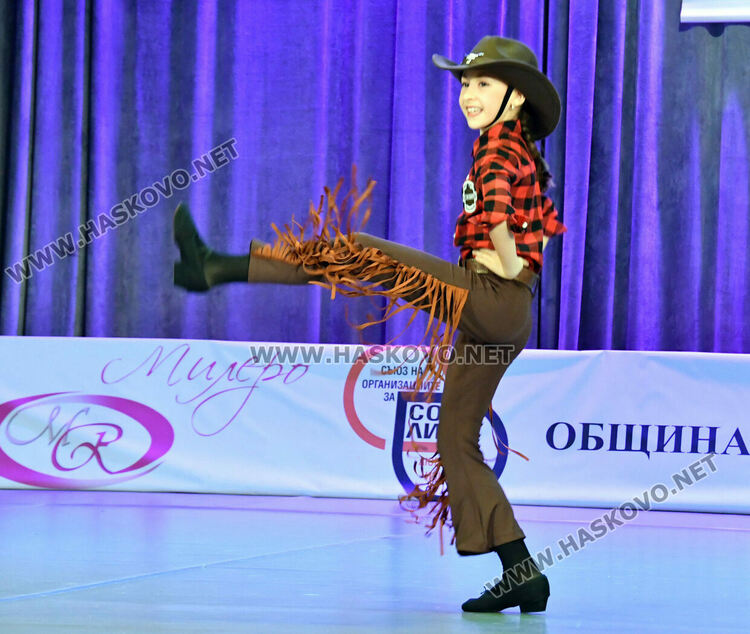 Над 500 деца показват таланти на Арт фестивала „Фантазия“ 