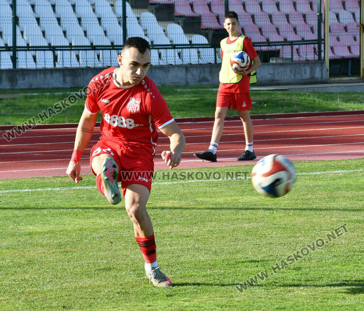 ОФК „Хасково“ мина безпроблемно през „Секирово“