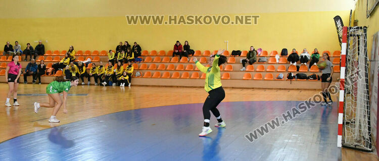 Започнаха срещите от първенството по хандбал за девойки
