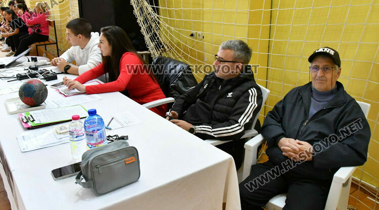 Започнаха срещите от първенството по хандбал за девойки