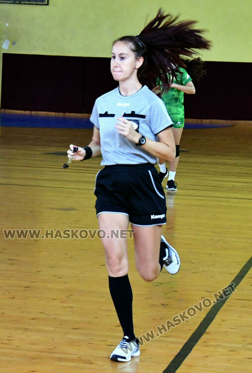 Започнаха срещите от първенството по хандбал за девойки