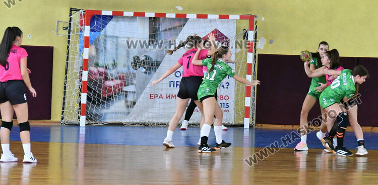 Започнаха срещите от първенството по хандбал за девойки