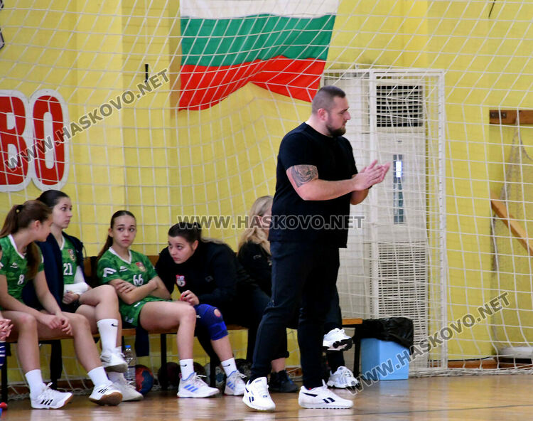 Започнаха срещите от първенството по хандбал за девойки