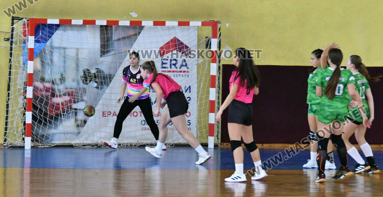 Започнаха срещите от първенството по хандбал за девойки