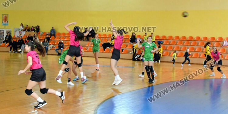 Започнаха срещите от първенството по хандбал за девойки