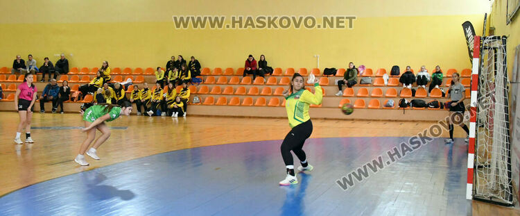 Започнаха срещите от първенството по хандбал за девойки