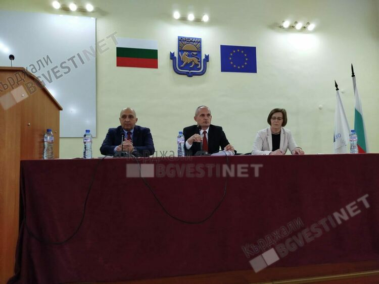 Отмениха таксата за автомобили за влизане в Гробищния парк на Кърджали