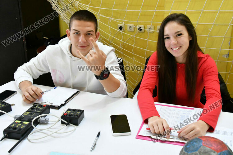 Започнаха срещите от първенството по хандбал за девойки