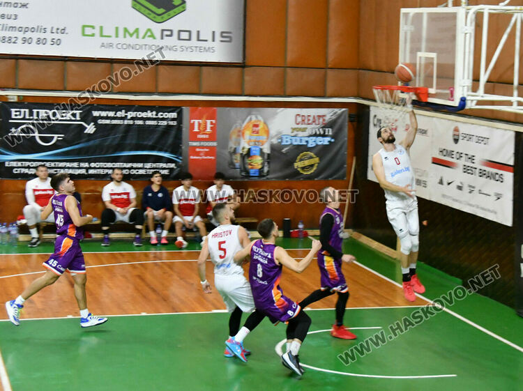 „Хасково“ с втора поредна загуба след поражение от „Политехника“