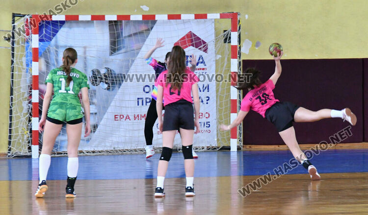 Започнаха срещите от първенството по хандбал за девойки