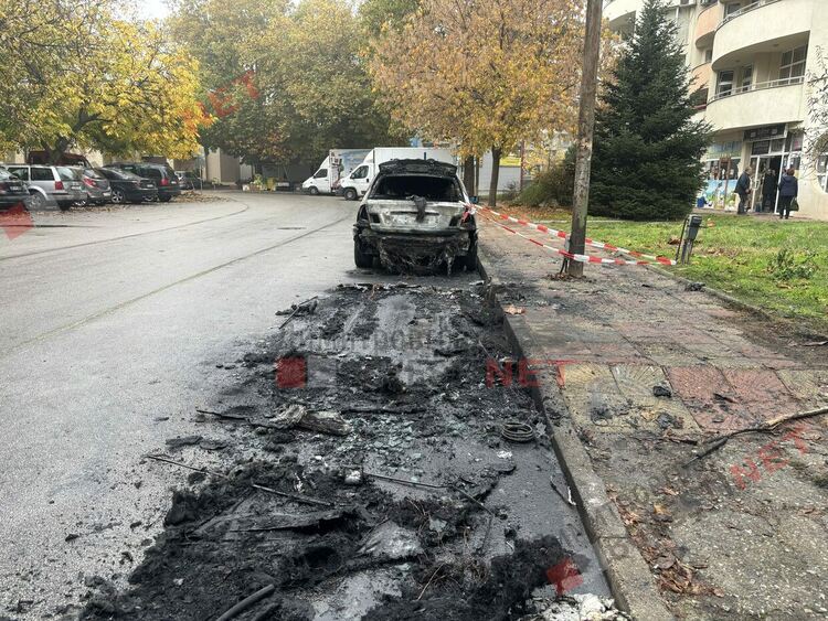 Вероятни серийни палежи на автомобили пред един и същ блок в Димитровград