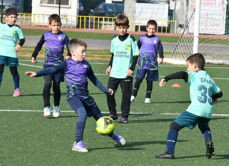 Стартираха мачовете от футболния турнир за деца „Goalside Cup“