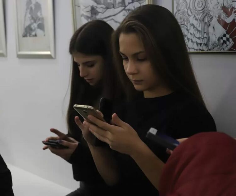 Това децата да не знаят как да използват онлайн пространството е по-страшно от това, че те го ползват, смятат от Центъра за безопасен интернет.