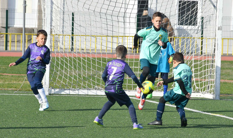 Стартираха мачовете от футболния турнир за деца „Goalside Cup“