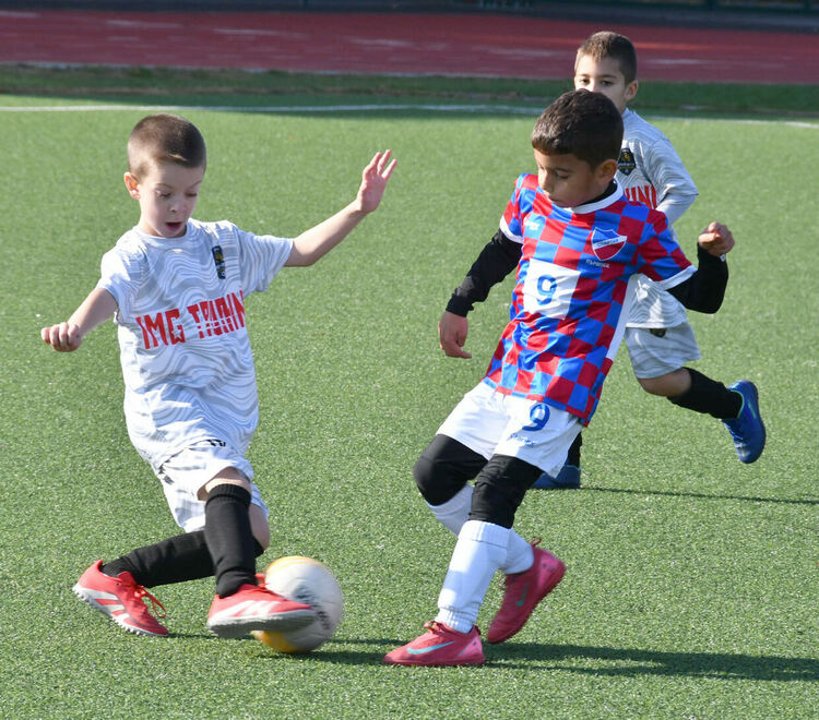 Стартираха мачовете от футболния турнир за деца „Goalside Cup“