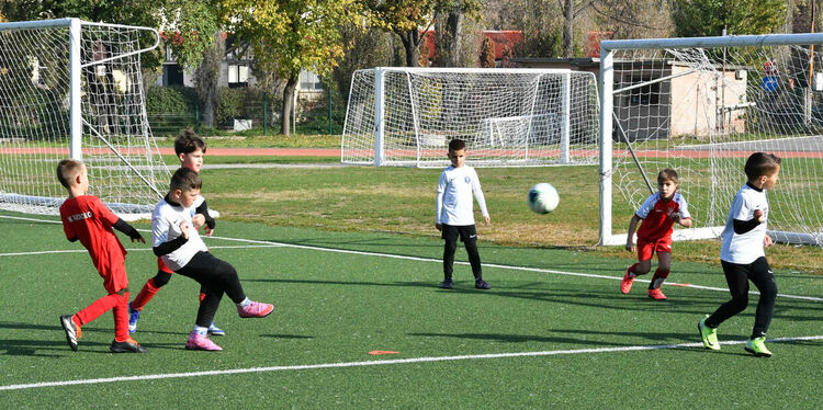 Стартираха мачовете от футболния турнир за деца „Goalside Cup“