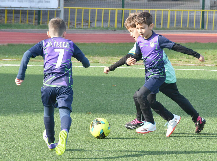 Стартираха мачовете от футболния турнир за деца „Goalside Cup“
