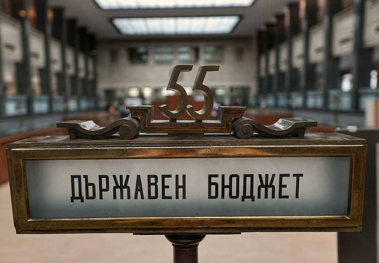 Бюджет 2026: Първият в евро, обещава стабилност, но буди тревога за социален застой
