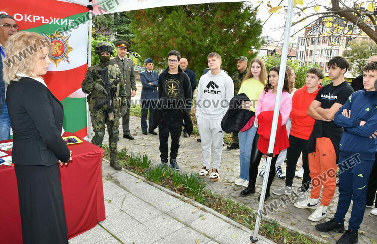 Военните откриха нов изнесен офис за набиране на кандидати за служба в Хасково
