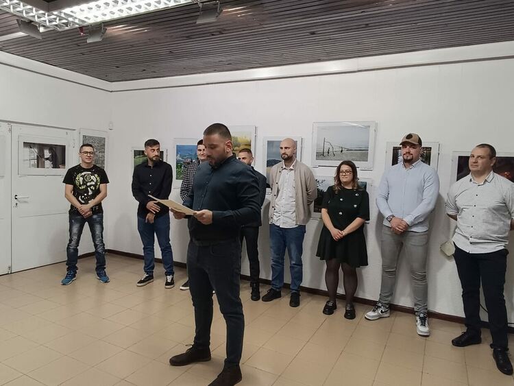 Млади фотографи от Смолян откриха изложба с благотворителна кауза