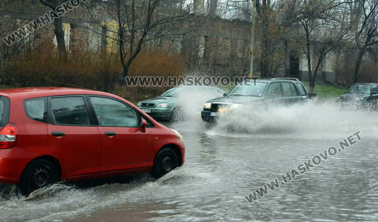 Облачно и дъждовно, в Северна България и ветровито