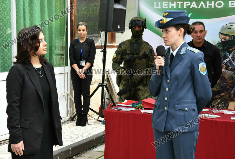 Военните откриха нов изнесен офис за набиране на кандидати за служба в Хасково