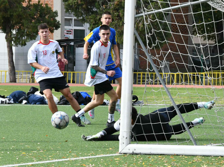 Станаха ясни шампионите на ученическите игри по футбол в Хасково