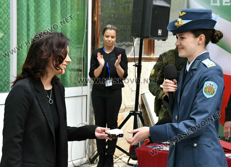 Военните откриха нов изнесен офис за набиране на кандидати за служба в Хасково