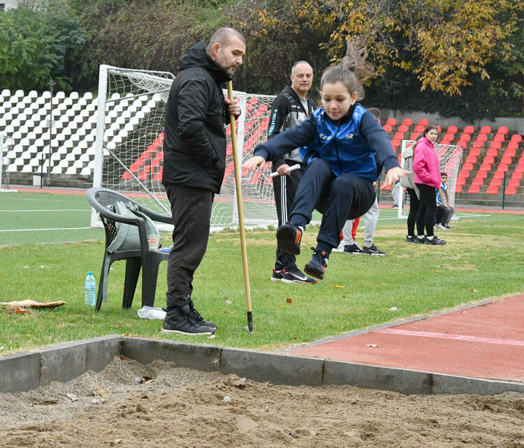 Ясни са два от шампионските отбори на ученическите игри по лека атлетика 