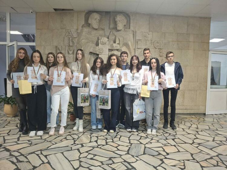 Отлично представяне на учениците от ЕГ „Христо Ботев“, гр.Кърджали на математическото състезание „Стоян Попратилов“ в Смолян