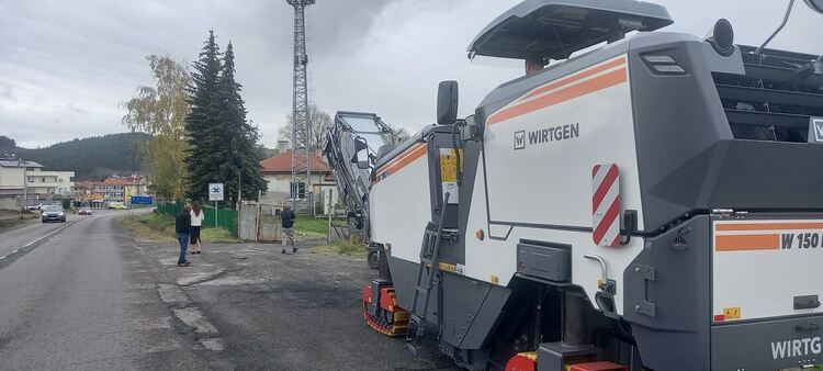 Областният управител даде старт на ремонта на пътя за Маказа