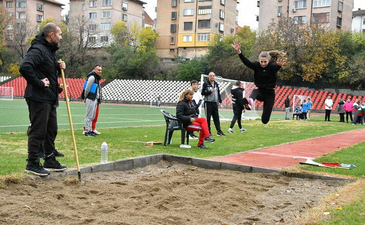 Ясни са два от шампионските отбори на ученическите игри по лека атлетика 