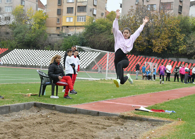 Ясни са два от шампионските отбори на ученическите игри по лека атлетика 