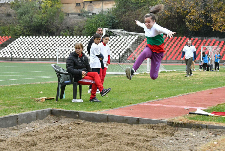 Ясни са два от шампионските отбори на ученическите игри по лека атлетика 