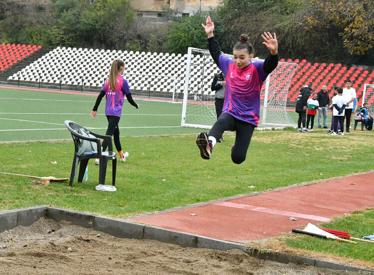 Ясни са два от шампионските отбори на ученическите игри по лека атлетика 