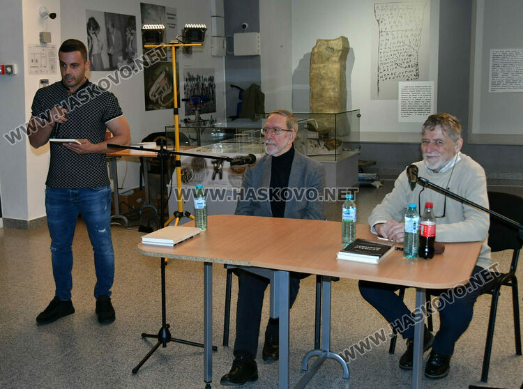 Представиха в РИМ-Хасково най-новата книга на бившия премиер Филип Димитров  